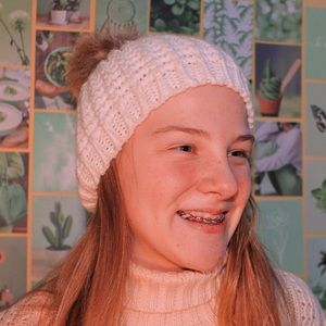 White Winter Hat, brand unknown, unisex & 1 size fits all!